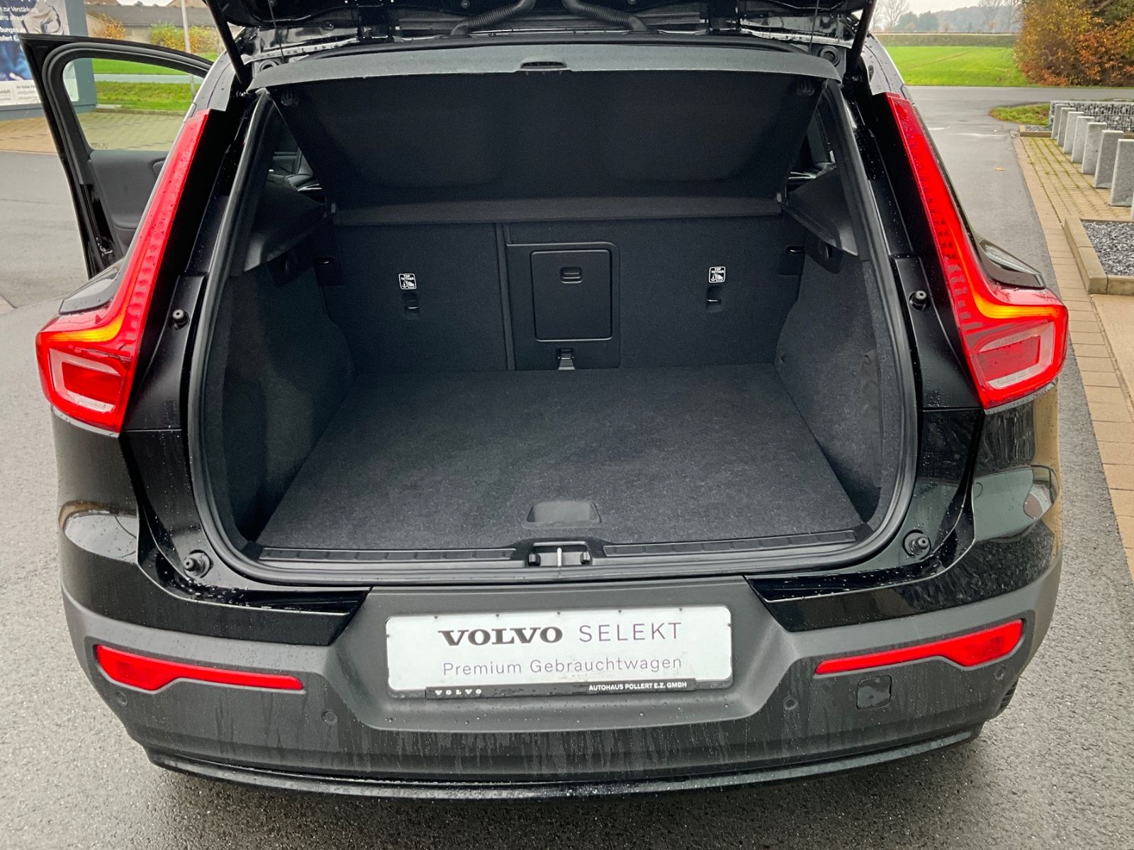 Volvo XC40 Core Recharge Pure Electric AWD