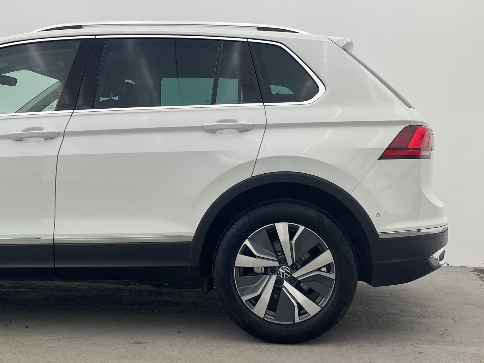 Volkswagen Tiguan Elegance eHybrid *HuD*MATRIX*AHK*ACC*KEY*