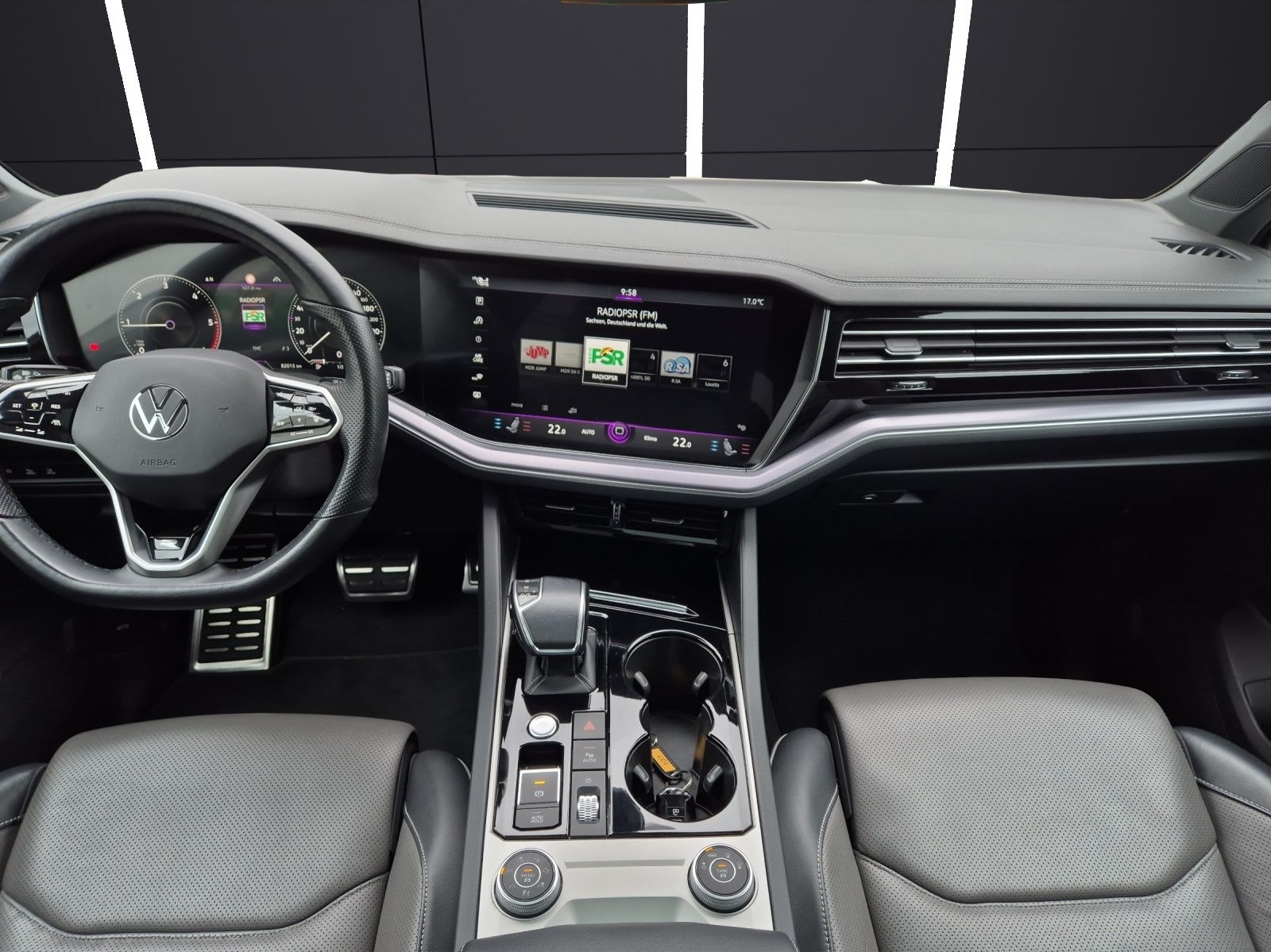 Volkswagen Touareg TDI R-Line 4M - Samsaru's Car Outlet