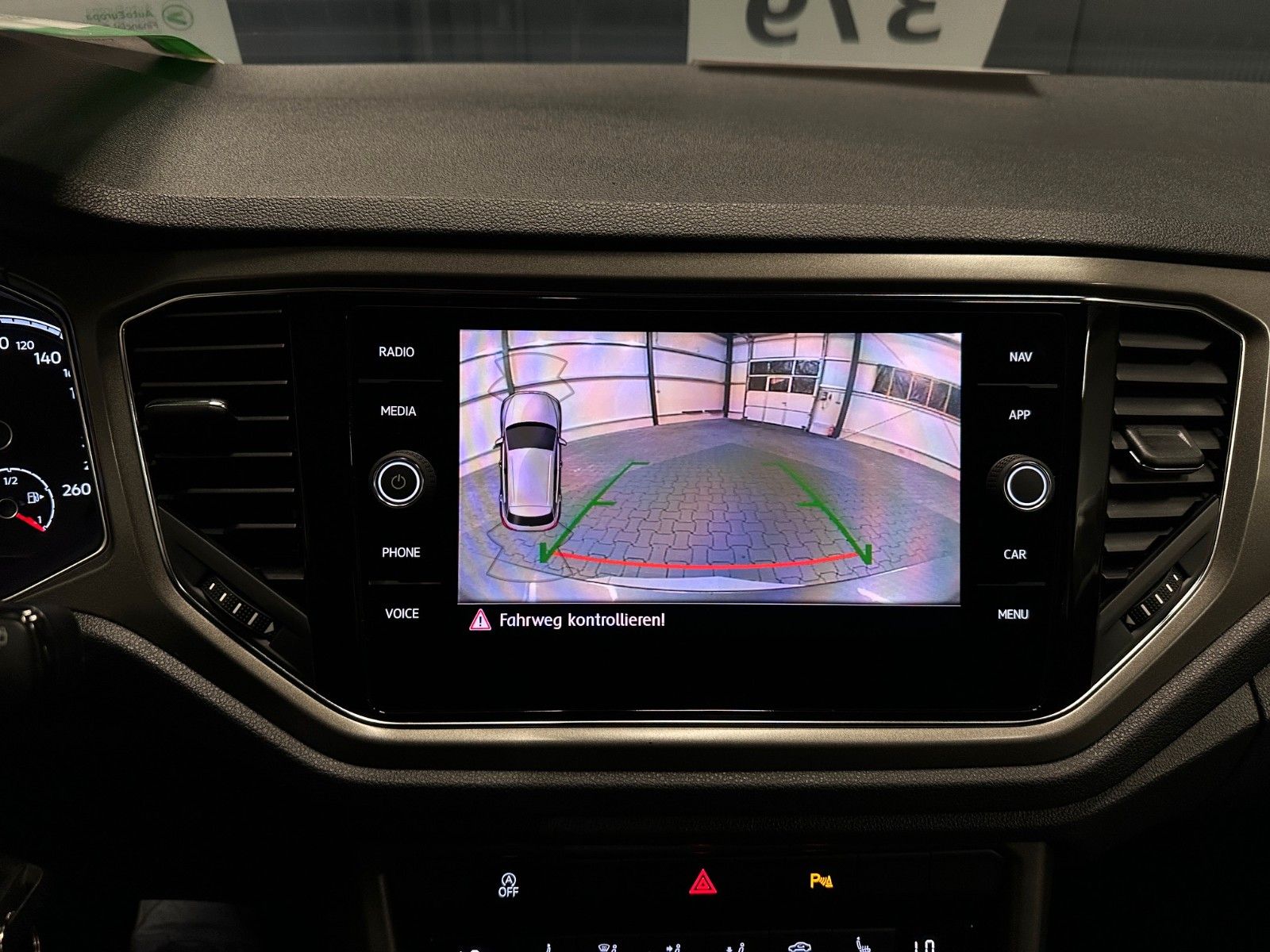 Volkswagen T-Roc 2.0 TDI DSG Style - Samsaru's Car Outlet