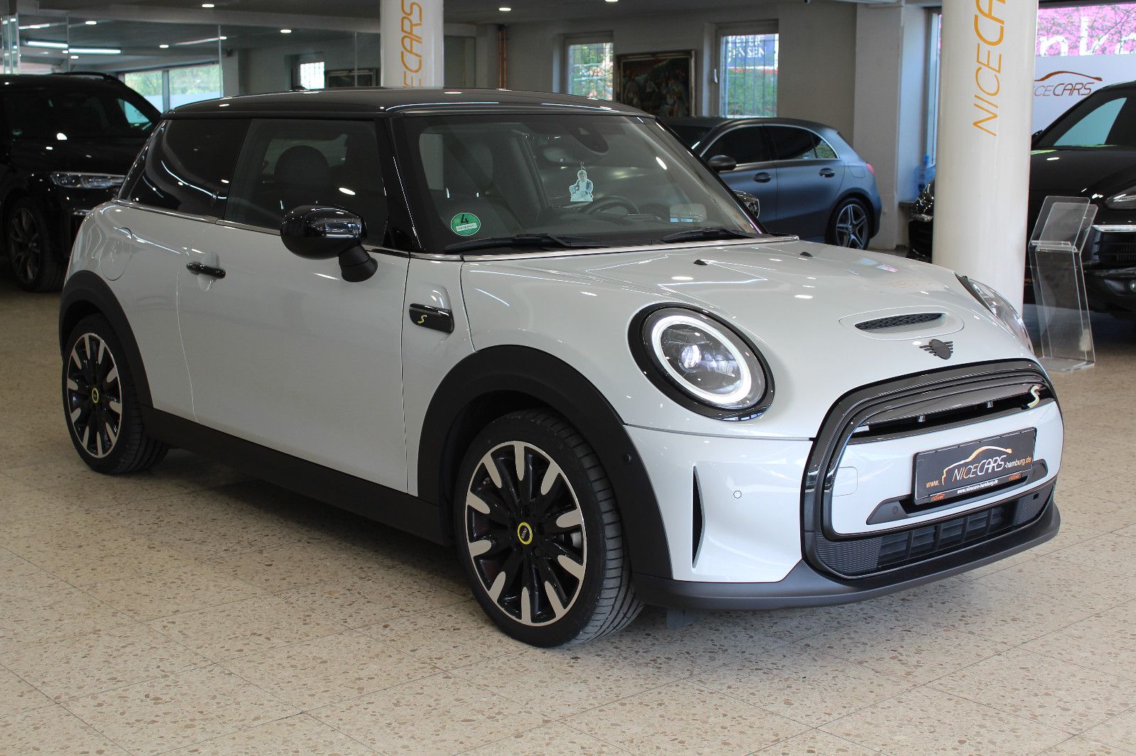 MINI COOPER SE Yours Trim Edition - Samsaru's Car Outlet