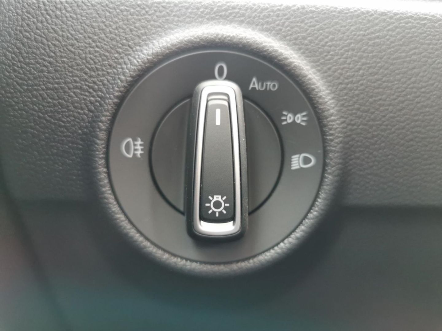 Volkswagen T-Roc Style - Samsaru's Car Outlet