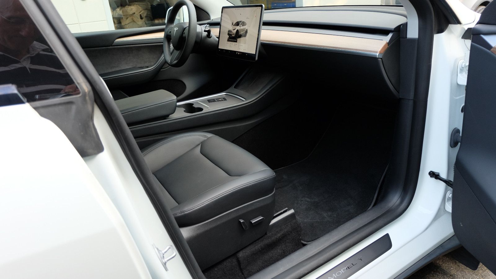 Tesla Model Y Long Range Dual AWD