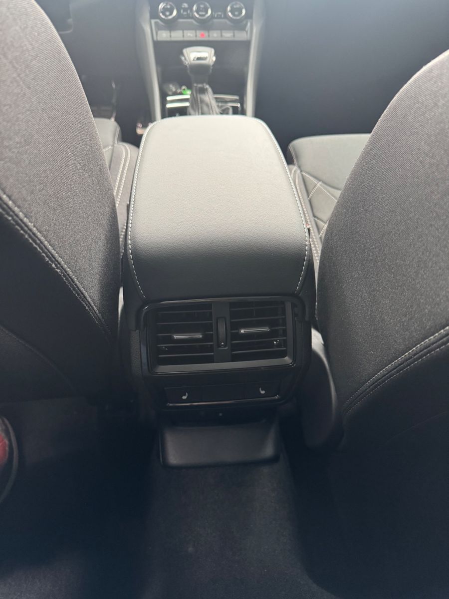 Skoda Karoq Sportline 1,5TSI DSG, Pano,AHK,19,360°,5Ja