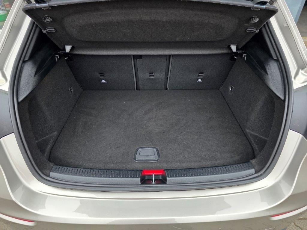 Mercedes-Benz A 250 e 8G-DCT Progressive - Samsaru's Car Outlet