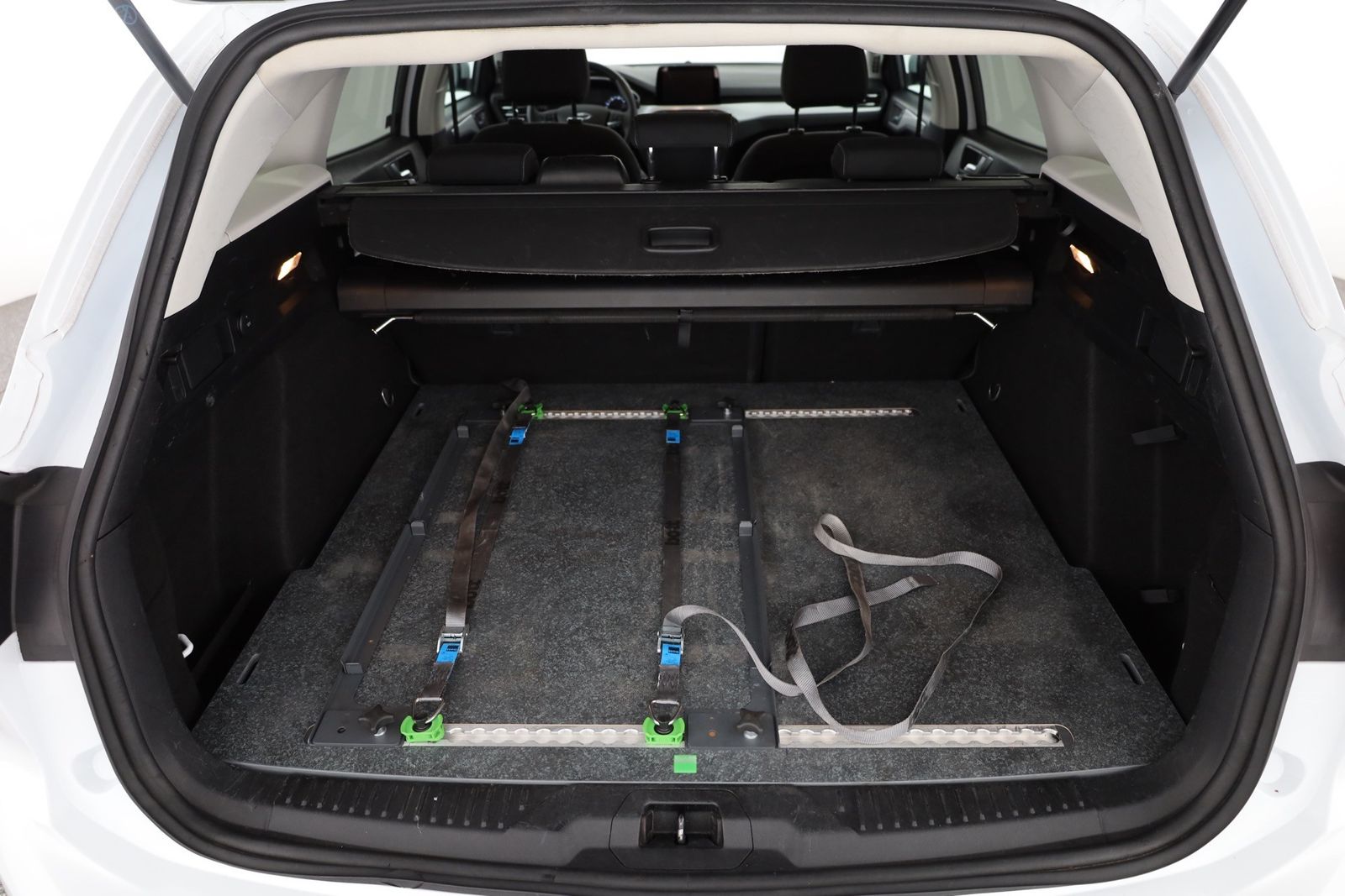 Ford Focus Turnier 2.0 EcoBlue Aut. - Samsaru's Car Outlet