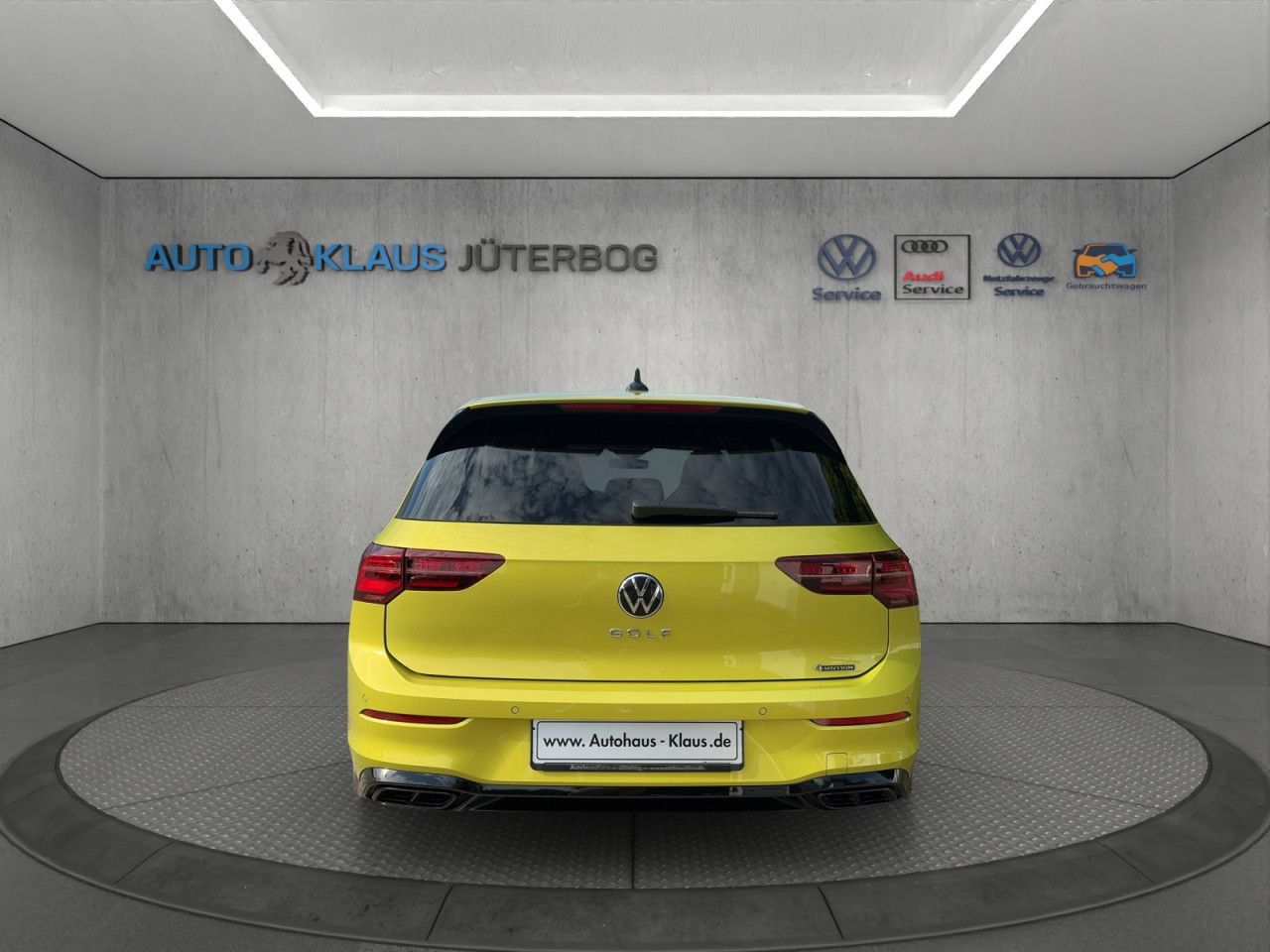 Volkswagen Golf VIII R-Line 2.0 TSI Allrad Black - Samsaru's Car Outlet
