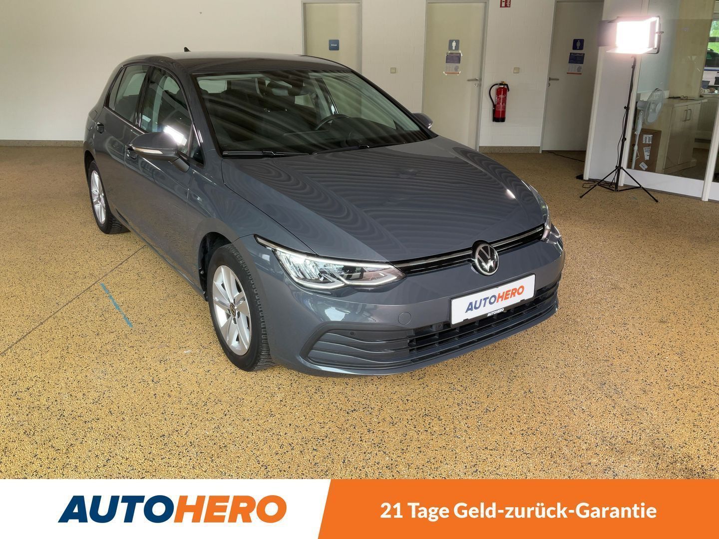 Volkswagen Golf VIII 1.5 TSI ACT Life - Samsaru's Car Outlet