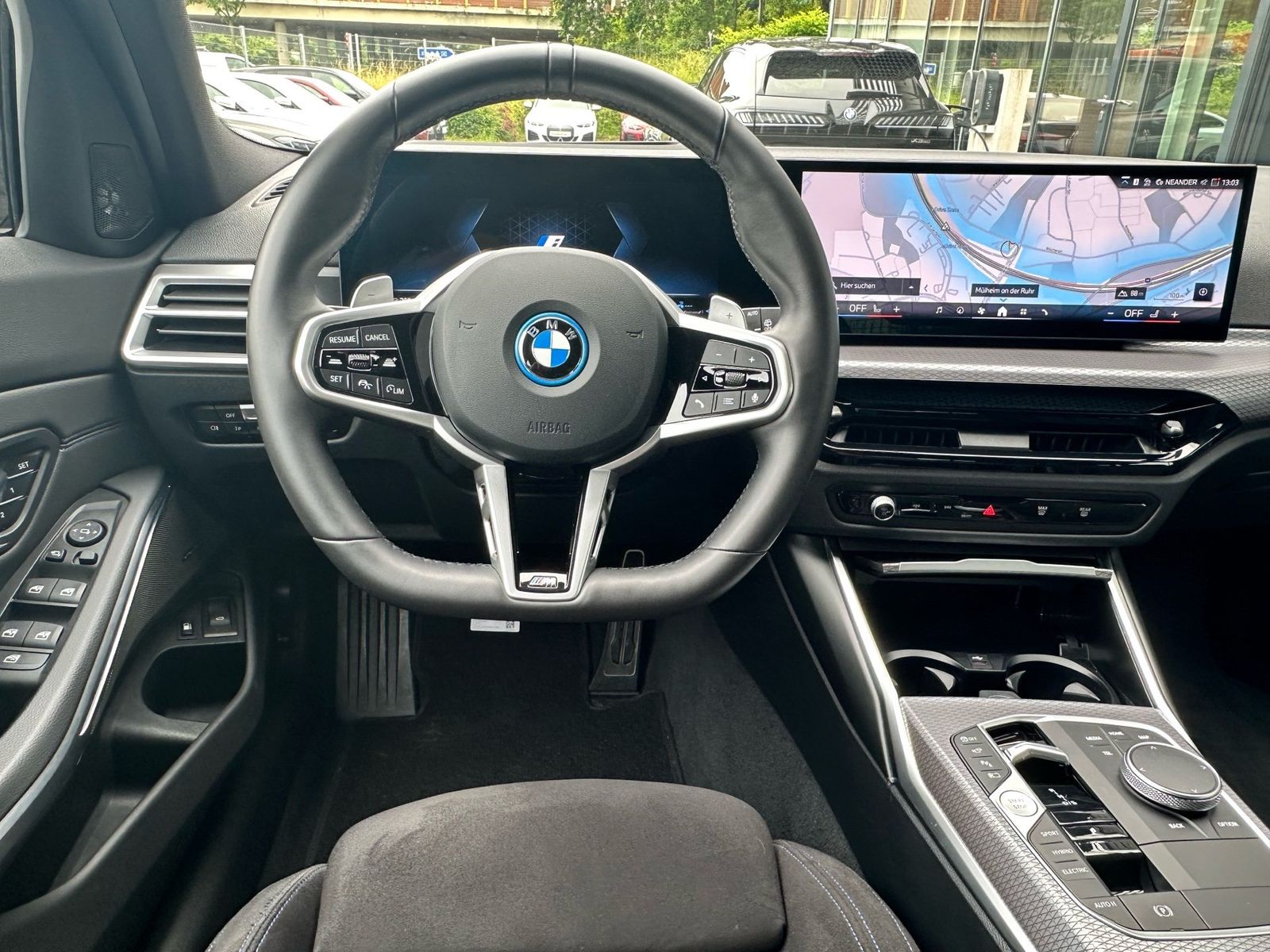 BMW 330e Touring M Sport //Pano H&K Stop&Go AHK