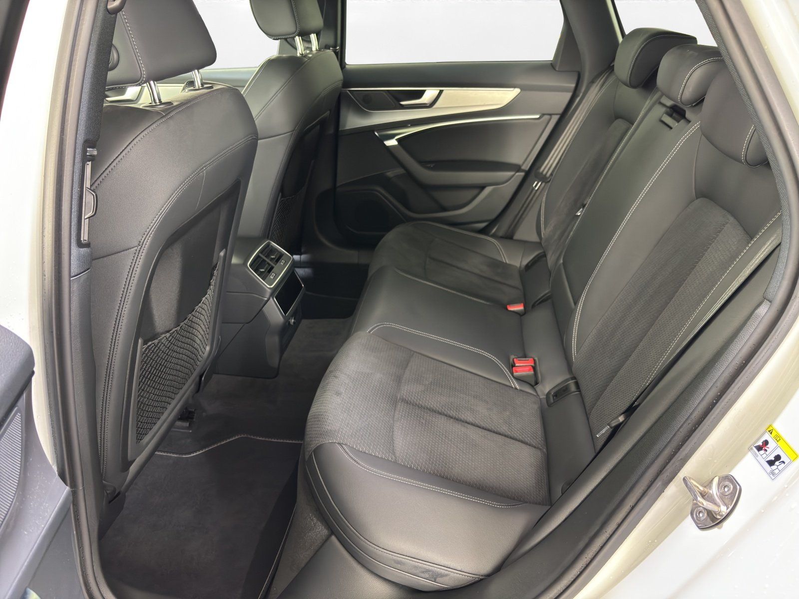 Audi A6 Avant 55 TFSI e quattro S tronic S line | AHK