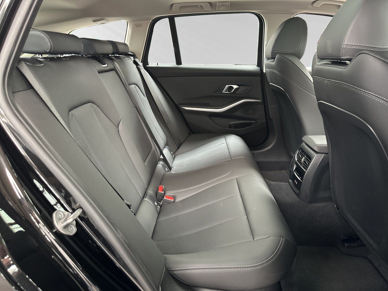 BMW 320d Touring Inkl. € 1.190 Zubehörbonus*|Lr. 344