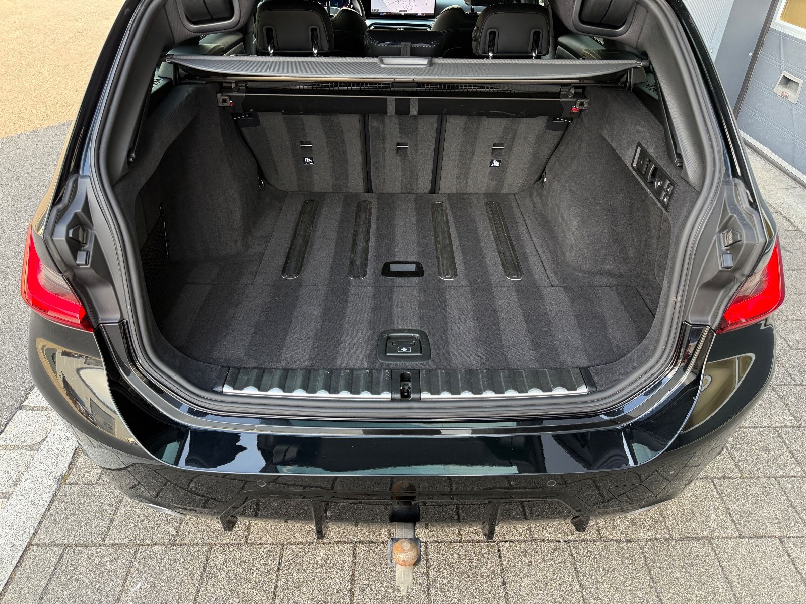 BMW 320 d xDrive M-SPORT - Samsaru's Car Outlet