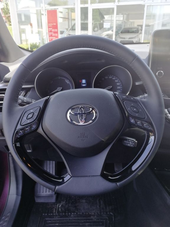 Toyota C-HR 2.0 Hybrid - Samsaru's Car Outlet