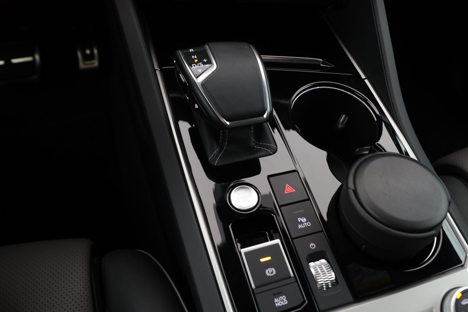 Volkswagen Touareg 3.0 TDI 4MOTION R-Line Black - Samsaru's Car Outlet