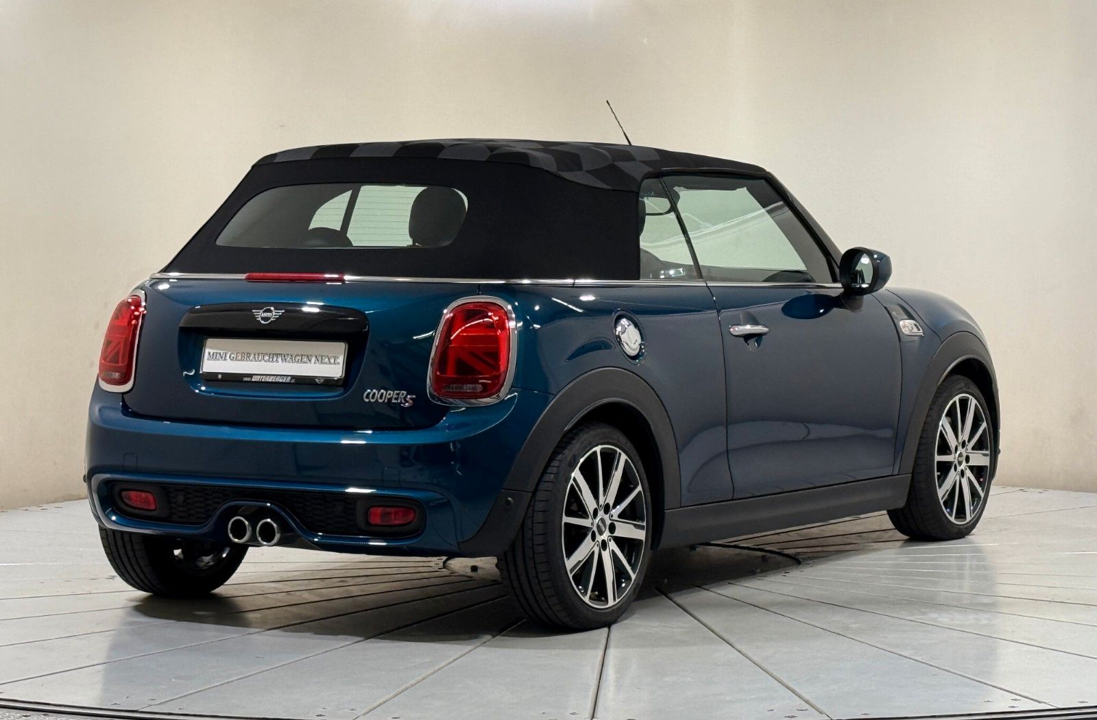 MINI Cooper S Cabrio Sidewalk - Samsaru's Car Outlet