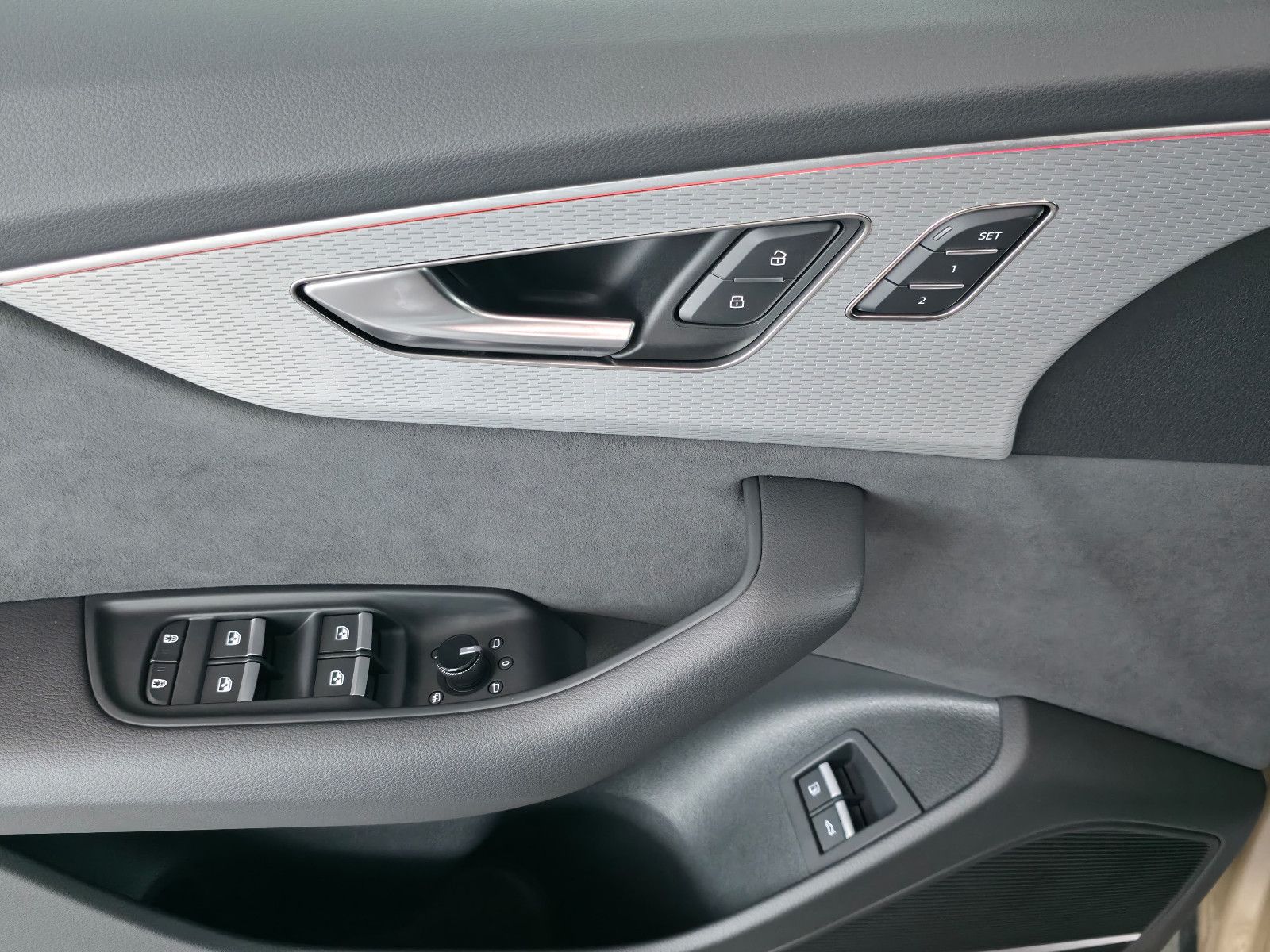 Audi Q8 60 TFSI e quattro - Samsaru's Car Outlet