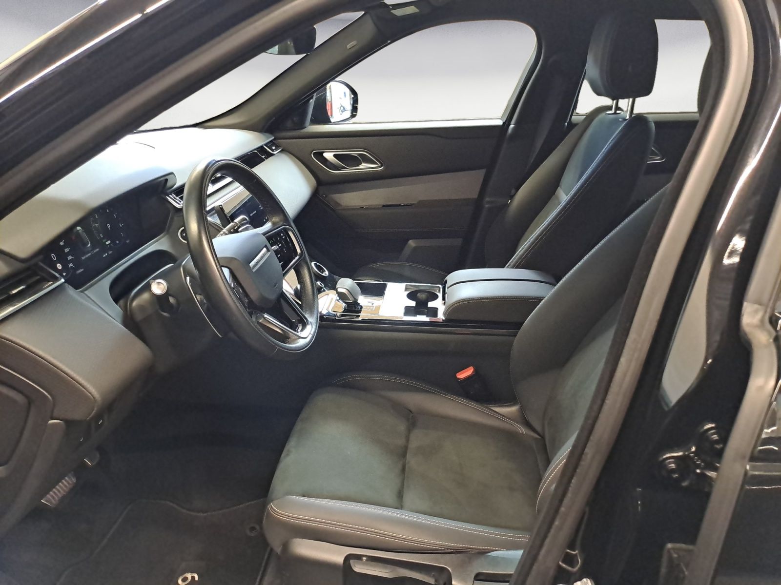 Range Rover Velar P400e R-Dynamic - Samsaru's Car Outlet
