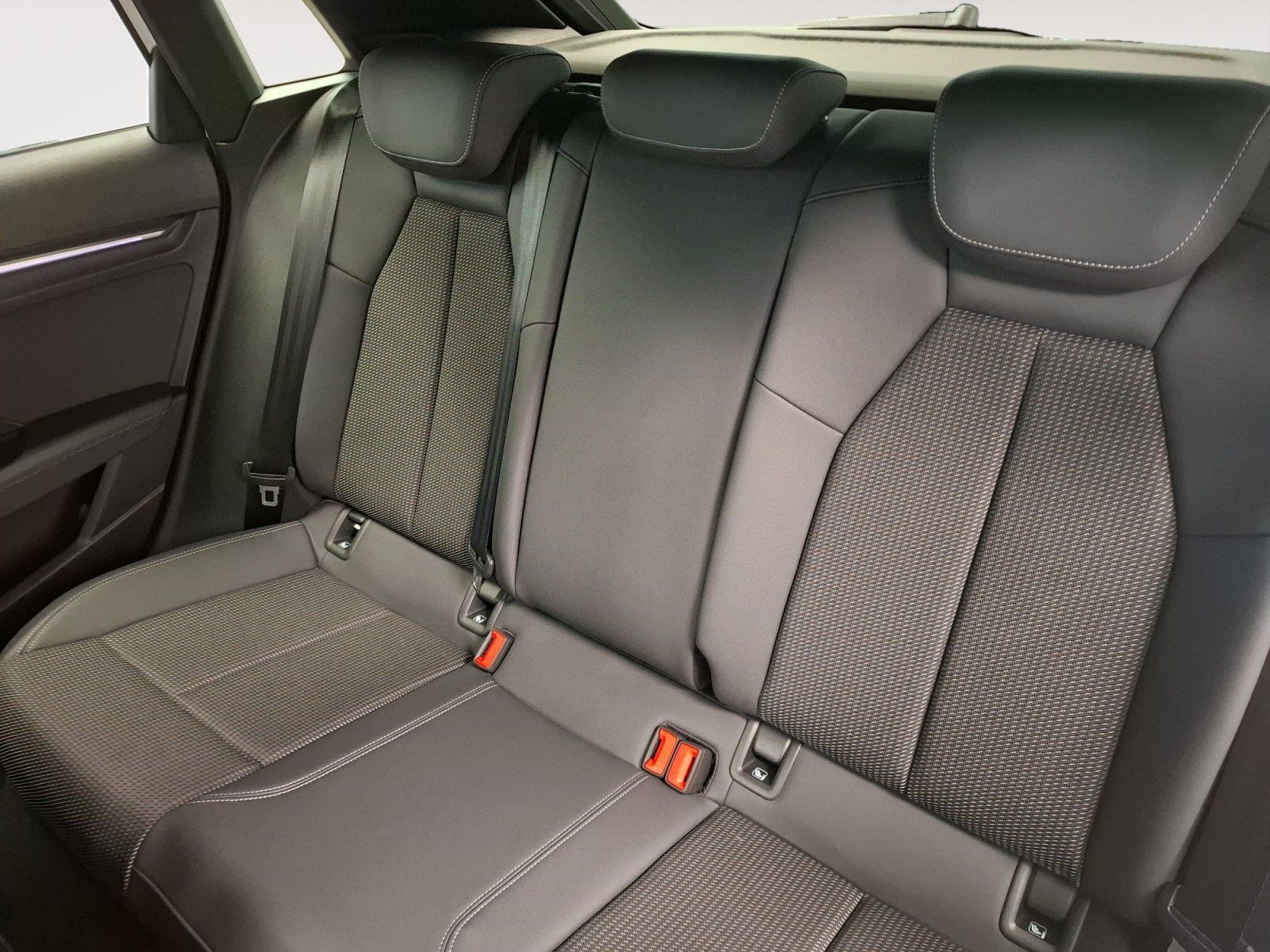 Audi A3 Sportback 35 TFSI S-Line LED LM SHZ Tempo