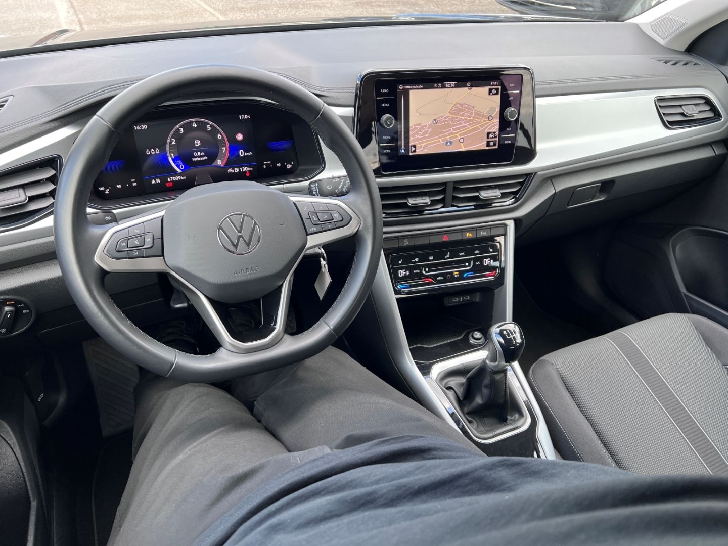 Volkswagen T-Roc 1.0TSI Life - Samsaru's Car Outlet