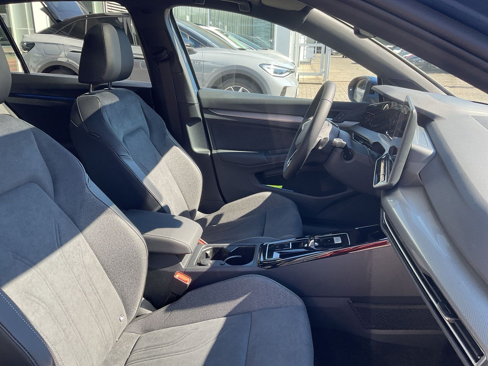 Volkswagen Golf VIII Edition 50 1.5 eTSI DSG AHK Area View