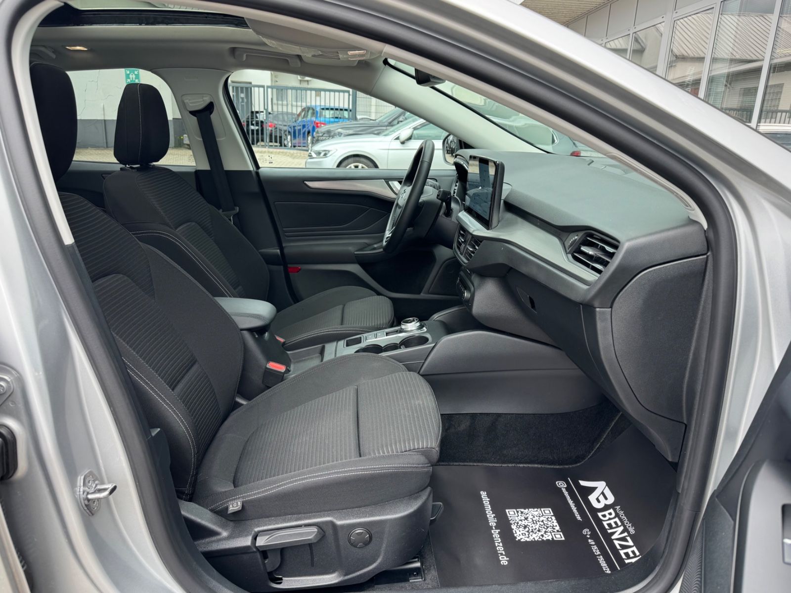 Ford Focus Turnier Titanium/PANO/AHK/R-Cam/CarPlay/1H