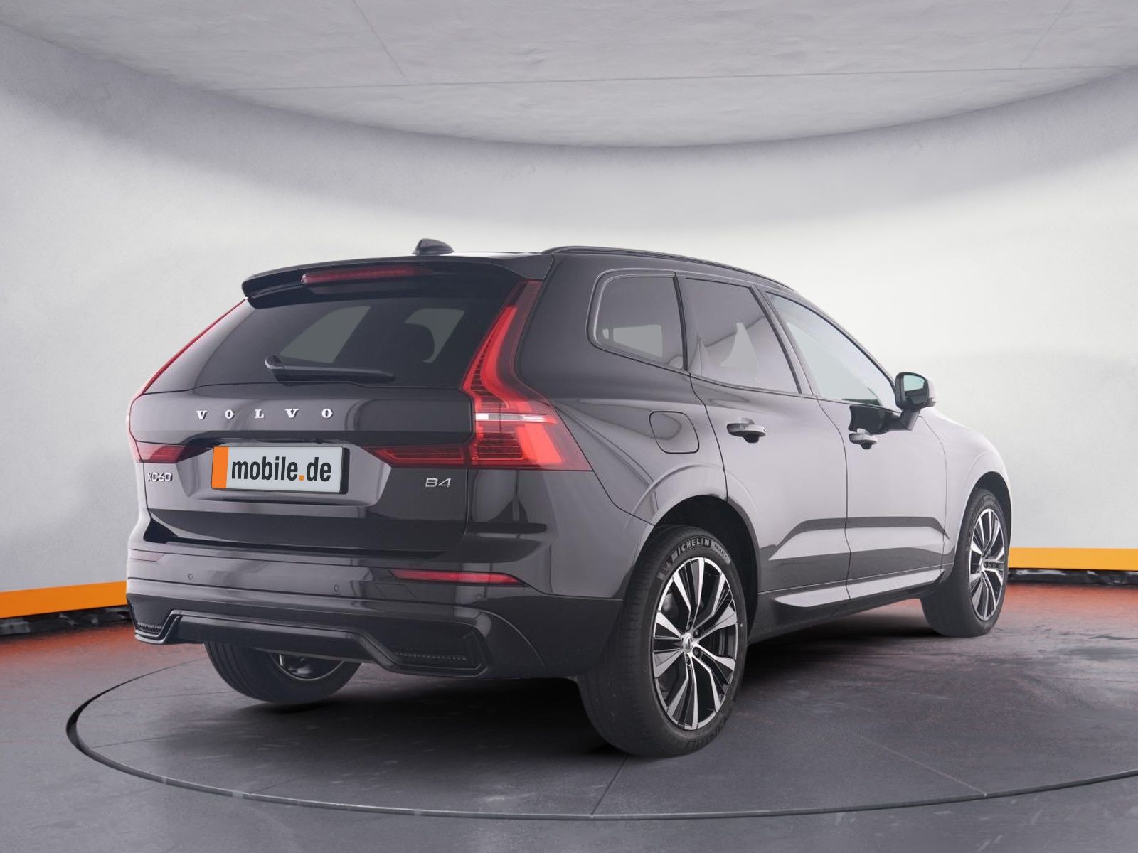 Volvo XC60 B4 Plus Dark - Samsaru's Car Outlet