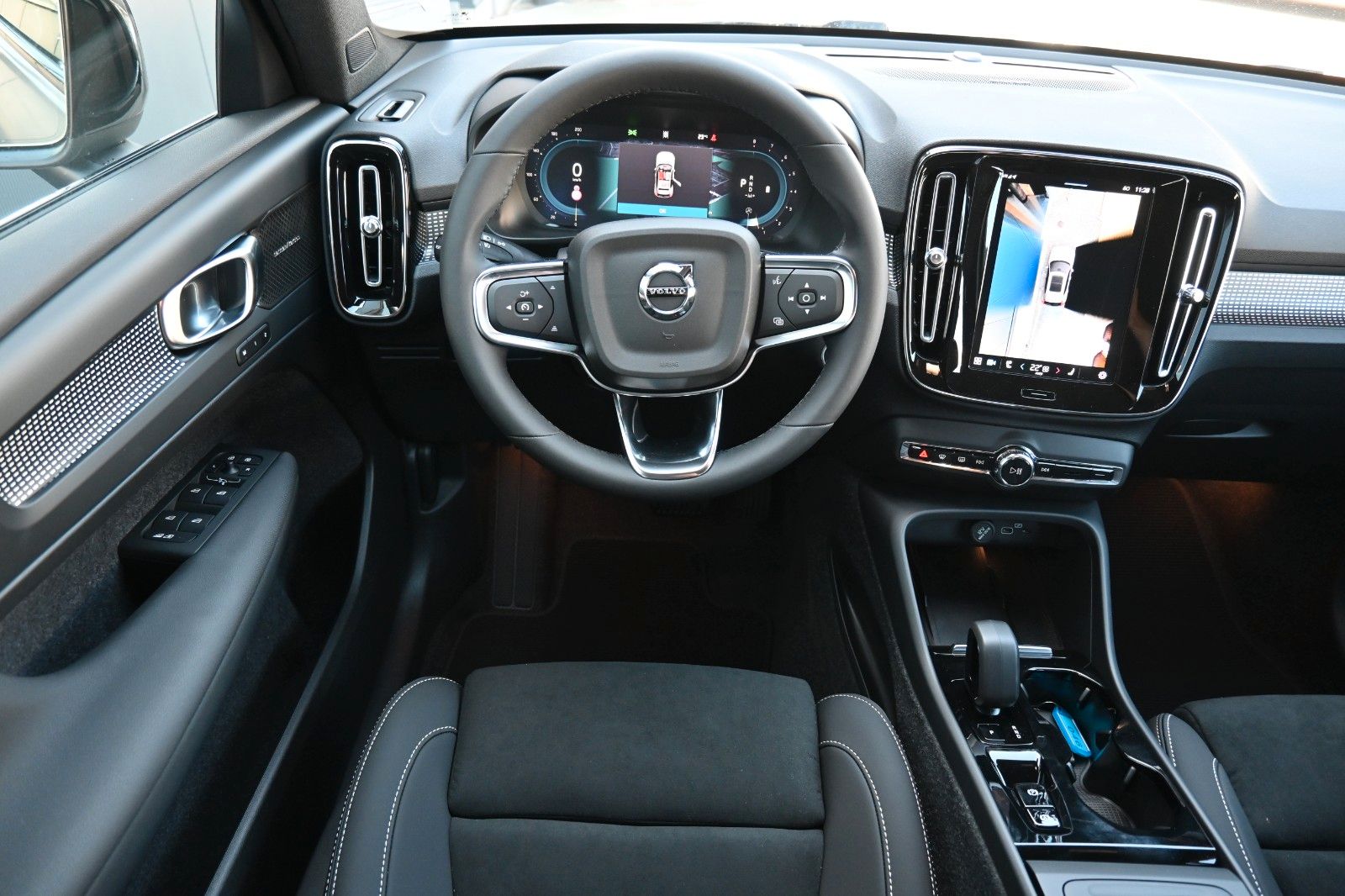 Volvo XC40 B4 DKG Plus Dark*FSHZG*360°*ACC*Allwetter