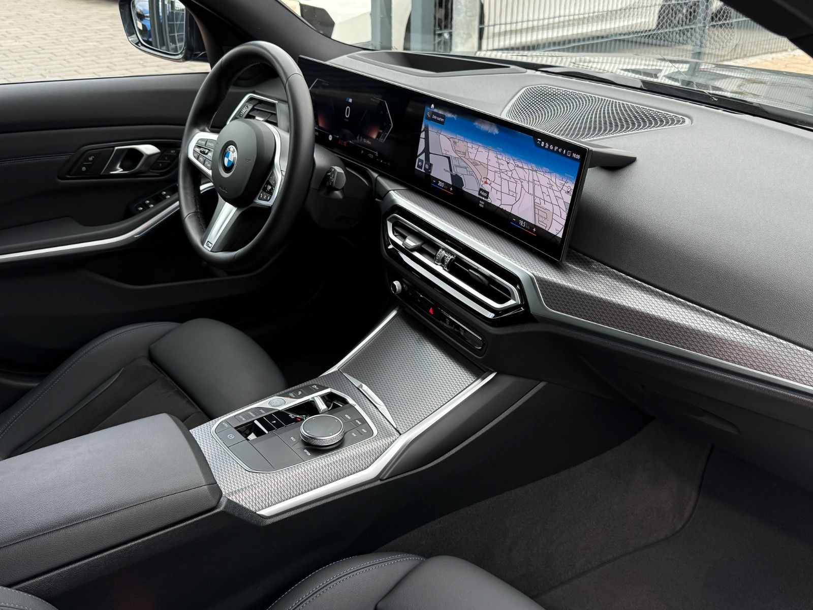 BMW 330 i M Sport - Samsaru's Car Outlet