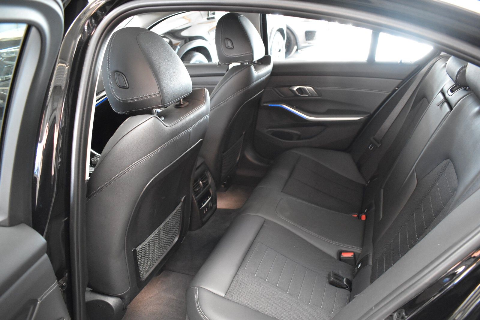 BMW 320 d SPORT LINE - Samsaru's Car Outlet
