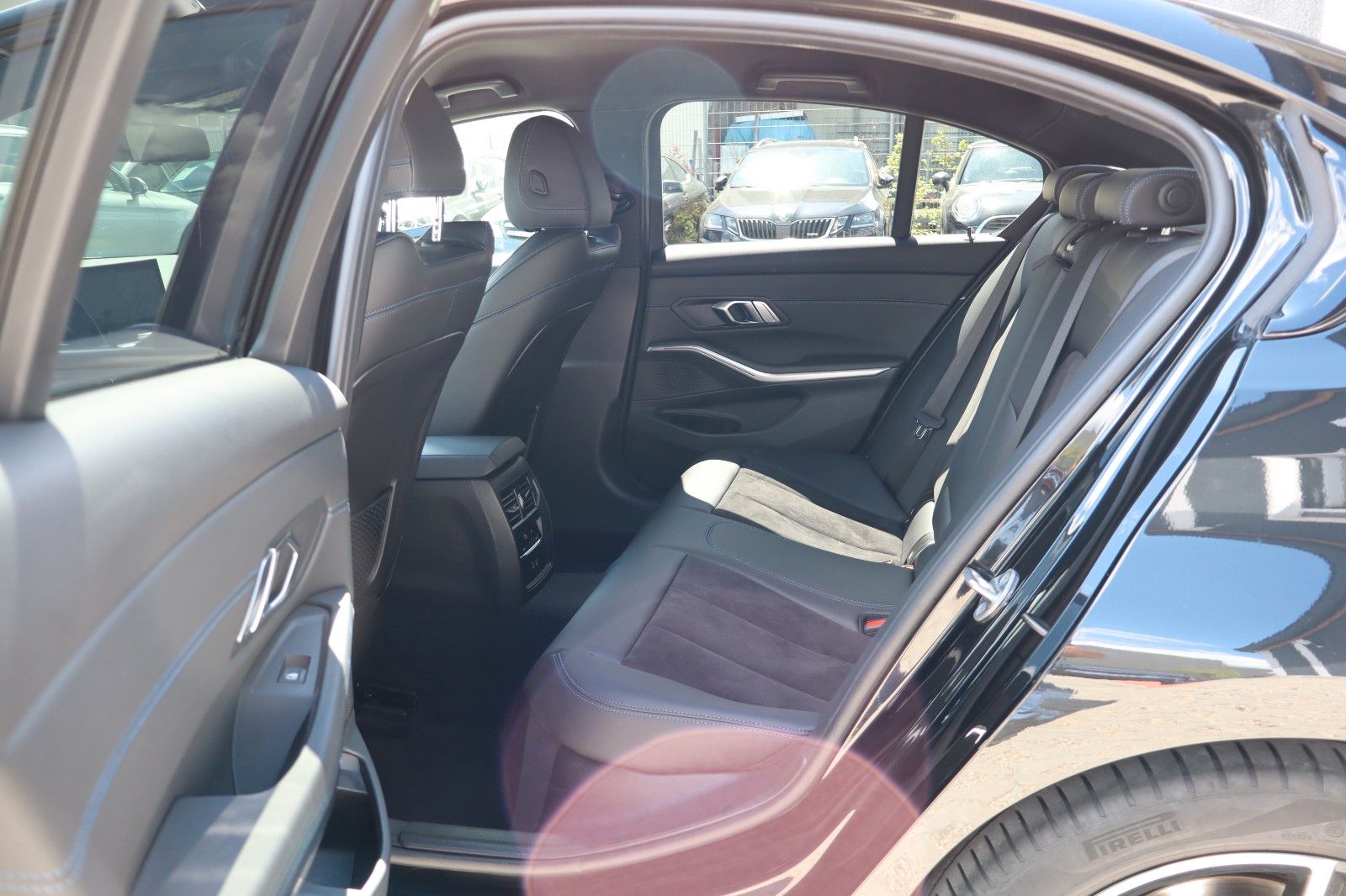 BMW 3 Lim. 320 d xDrive M Sport - Samsaru's Car Outlet