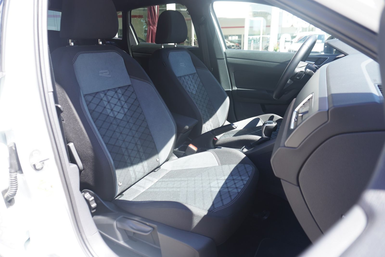 Volkswagen Taigo 1.0 TSI DSG R-Line - Samsaru's Car Outlet