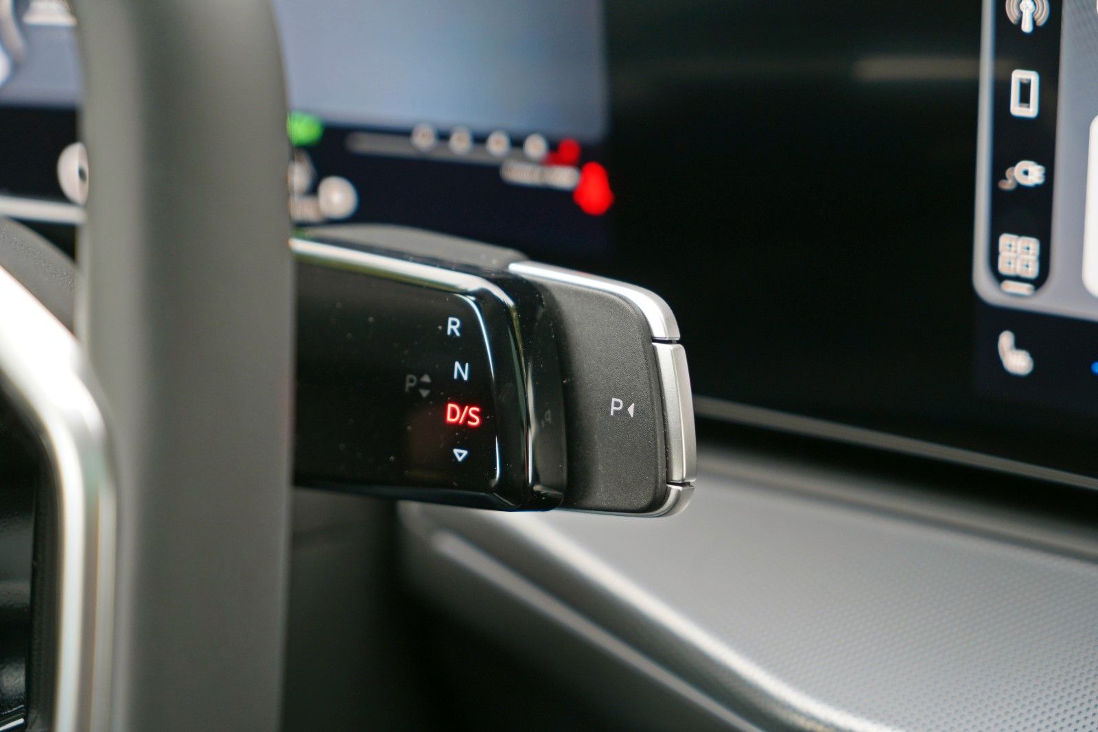 Audi Q3 SUV e-hybrid AHK S-LINE PANO TECH PRO MATRIX