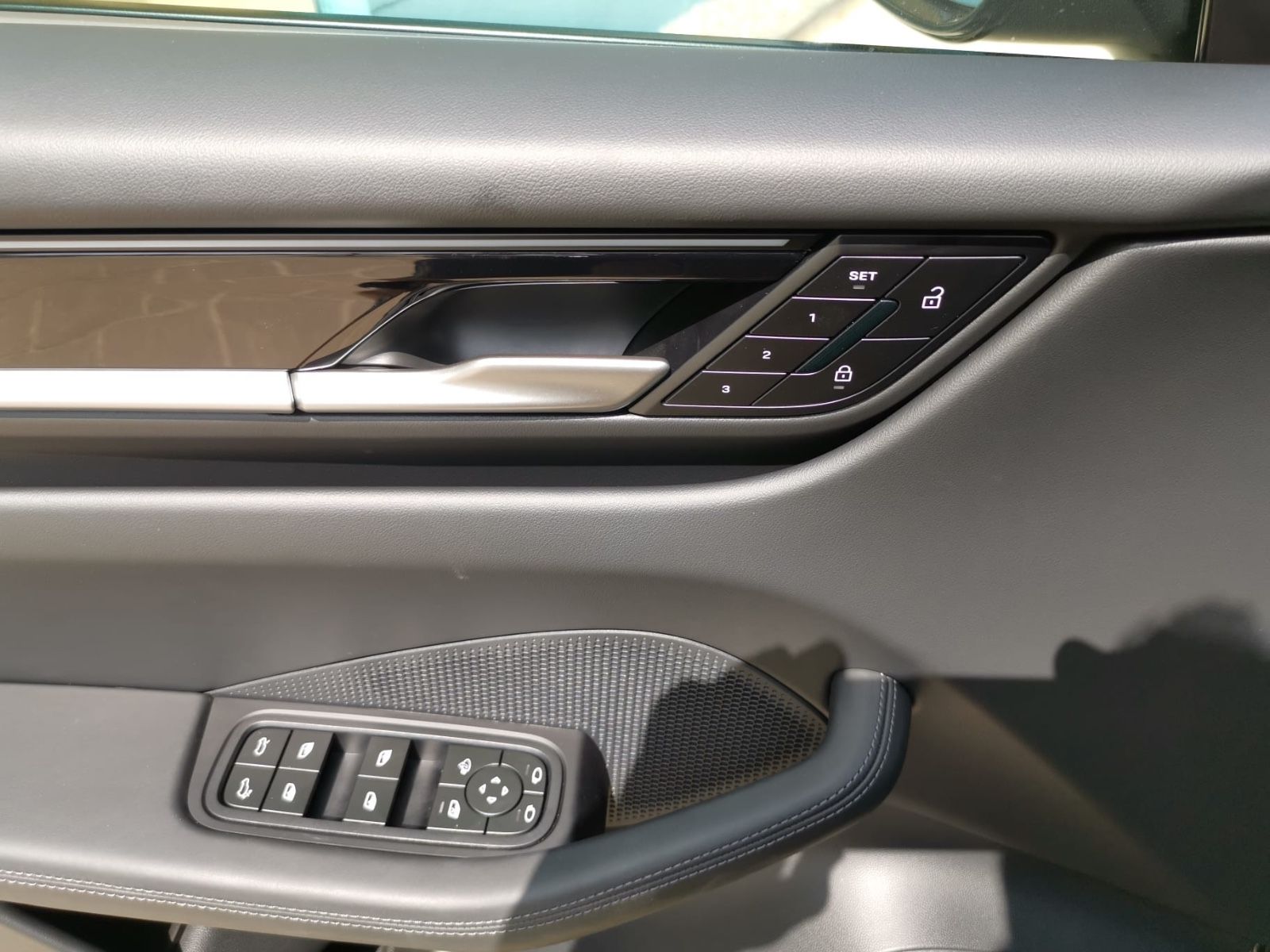 Porsche Macan 4 |LUFT|22|3xDIS|ACC|BOSE|SPORTCHRON|360°|