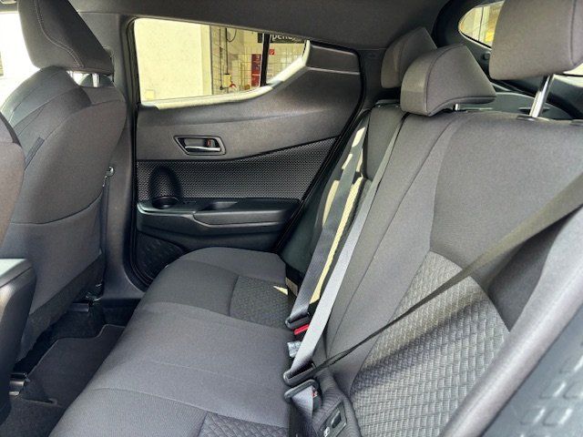 Toyota C-HR 2.0 Hybrid - Samsaru's Car Outlet