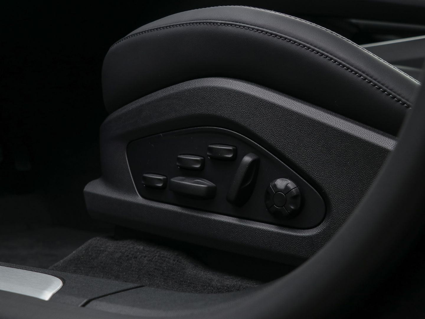 Porsche Macan 4 BOSE Luftfederung Panoramadach LED-Matri