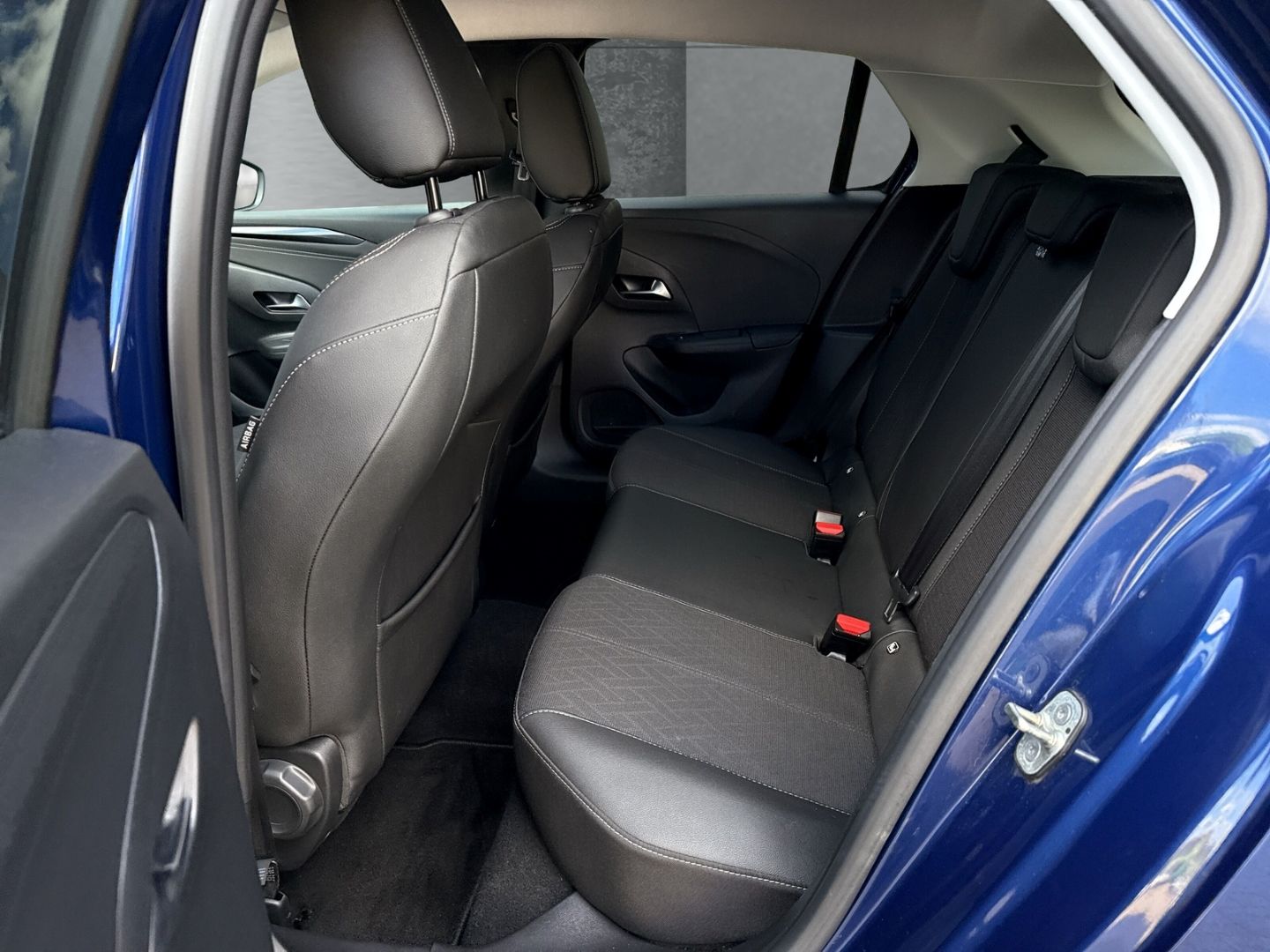 Opel Corsa Elegance - Samsaru's Car Outlet