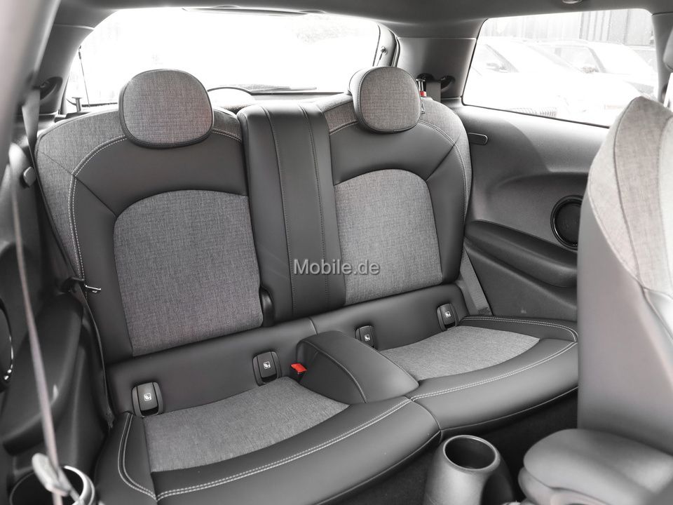 MINI Cooper SE Classic - Samsaru's Car Outlet