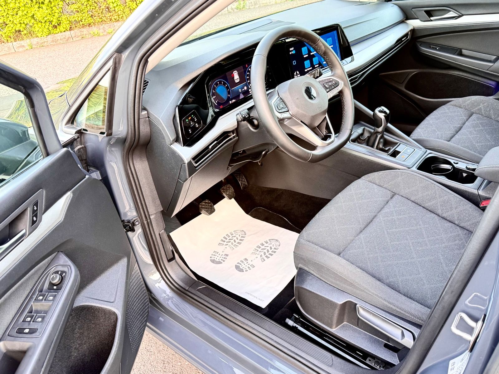 Volkswagen Golf VIII Life Edition - Samsaru's Car Outlet