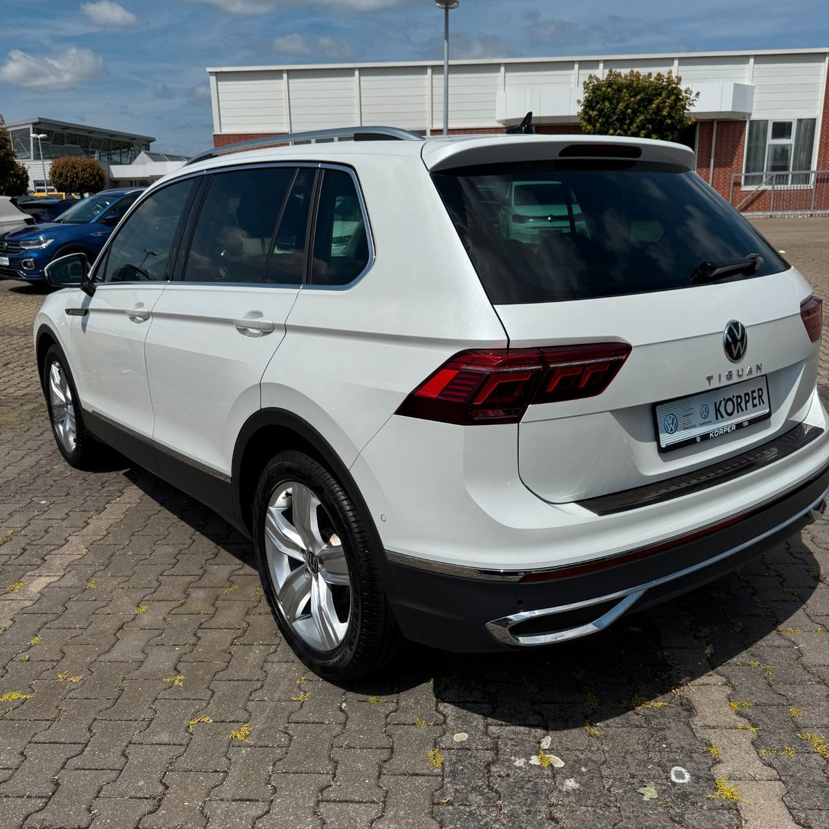 Volkswagen Tiguan Elegance 2.0 TDI - Samsaru's Car Outlet