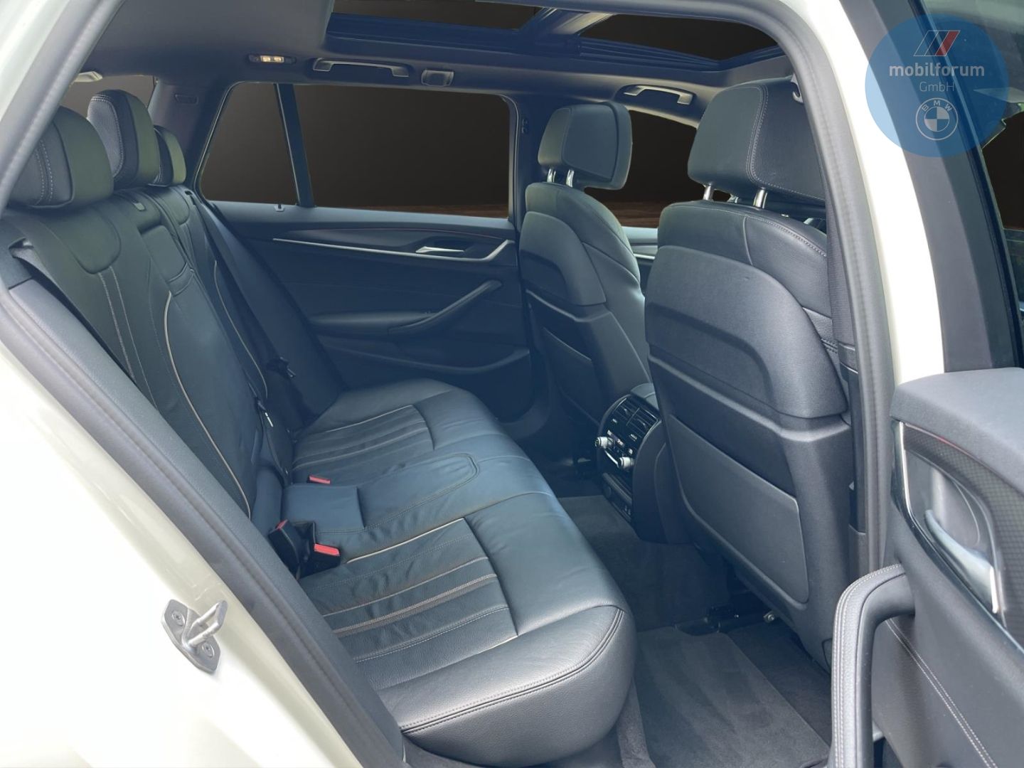 BMW 530 i Touring M-Sport AHK StandHZG Panorama