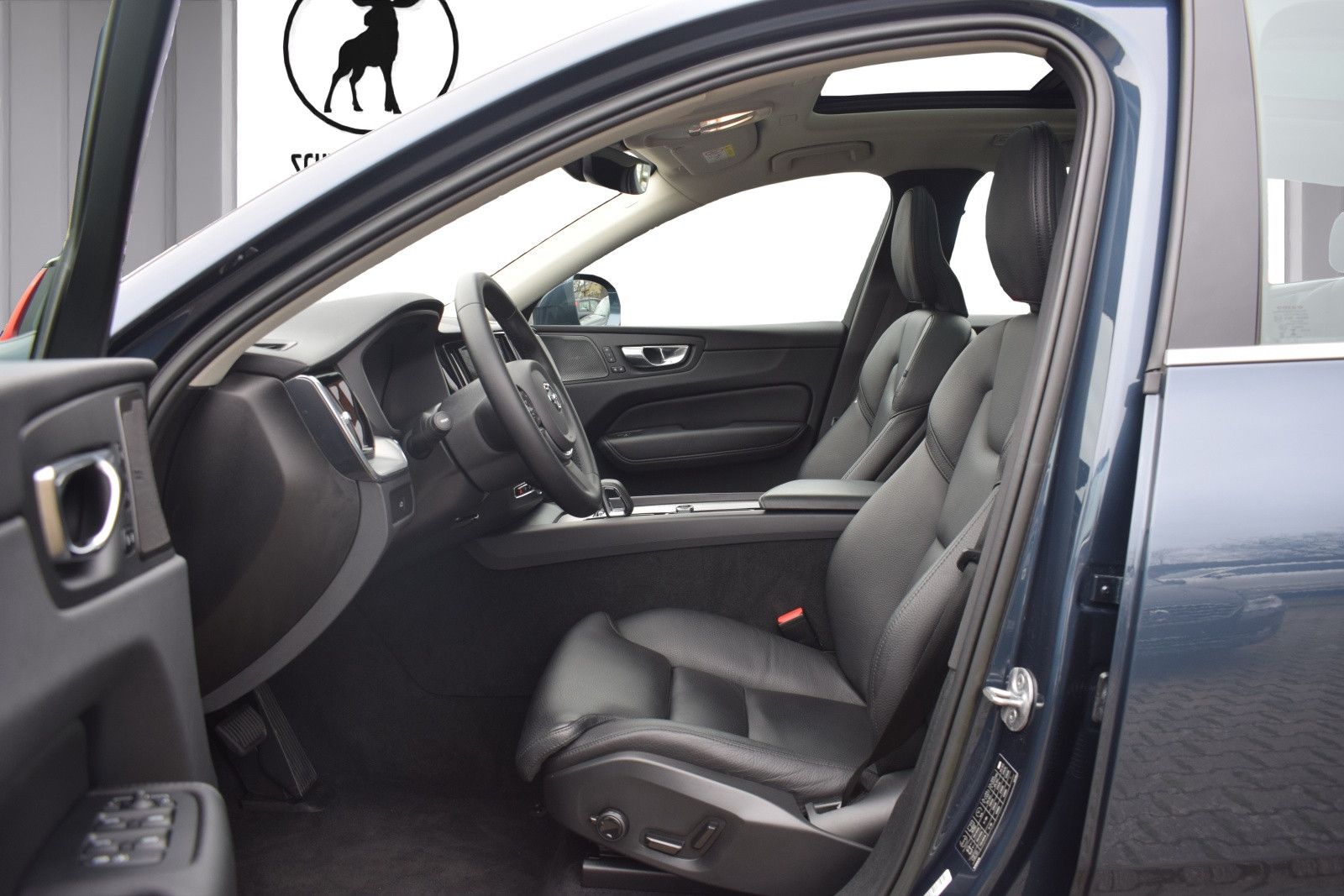 Volvo XC60 Ultimate Bright - Samsaru's Car Outlet