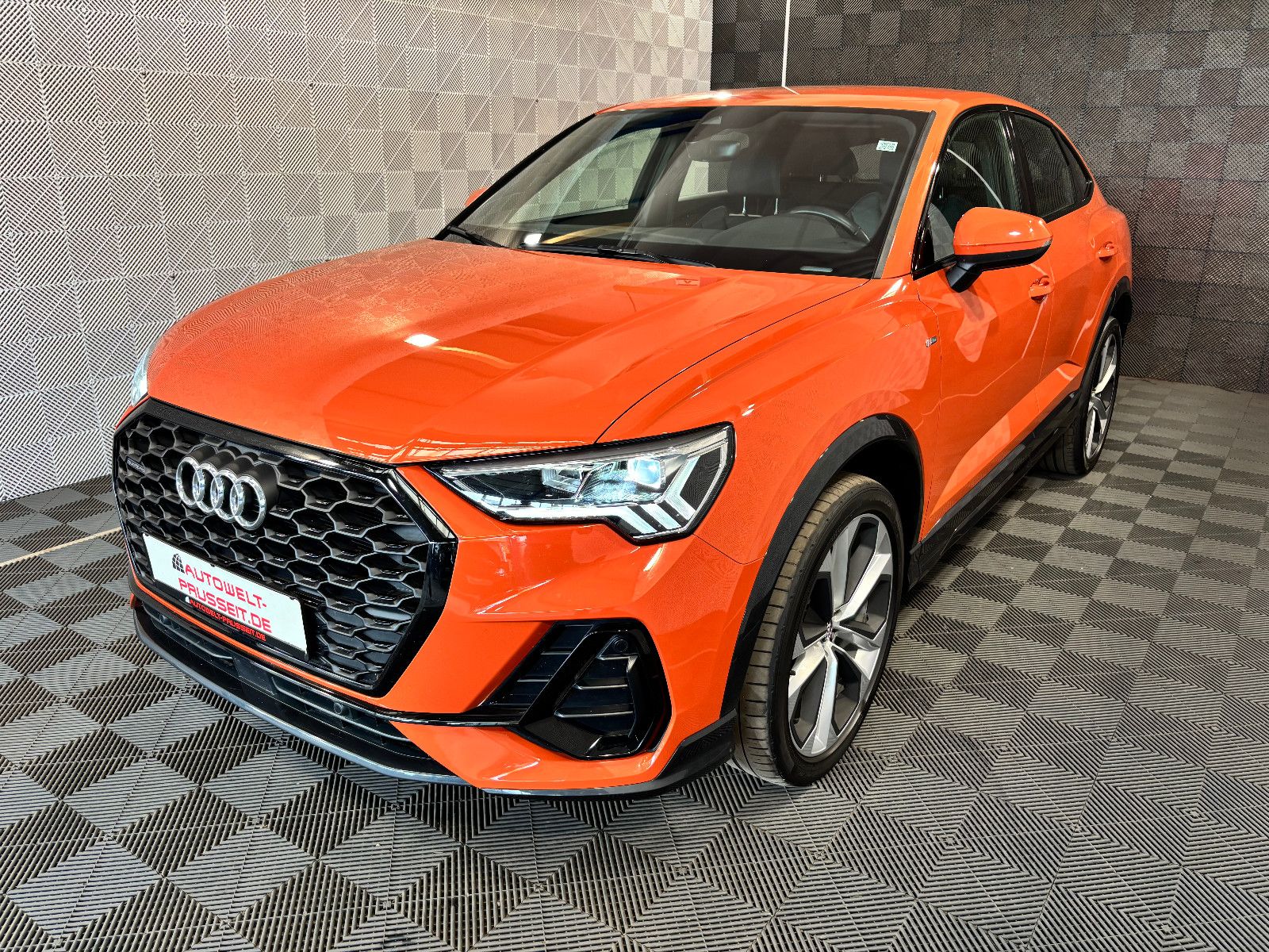 Audi Q3 Sb. 40 TFSI quattro S LINE - Samsaru's Car Outlet
