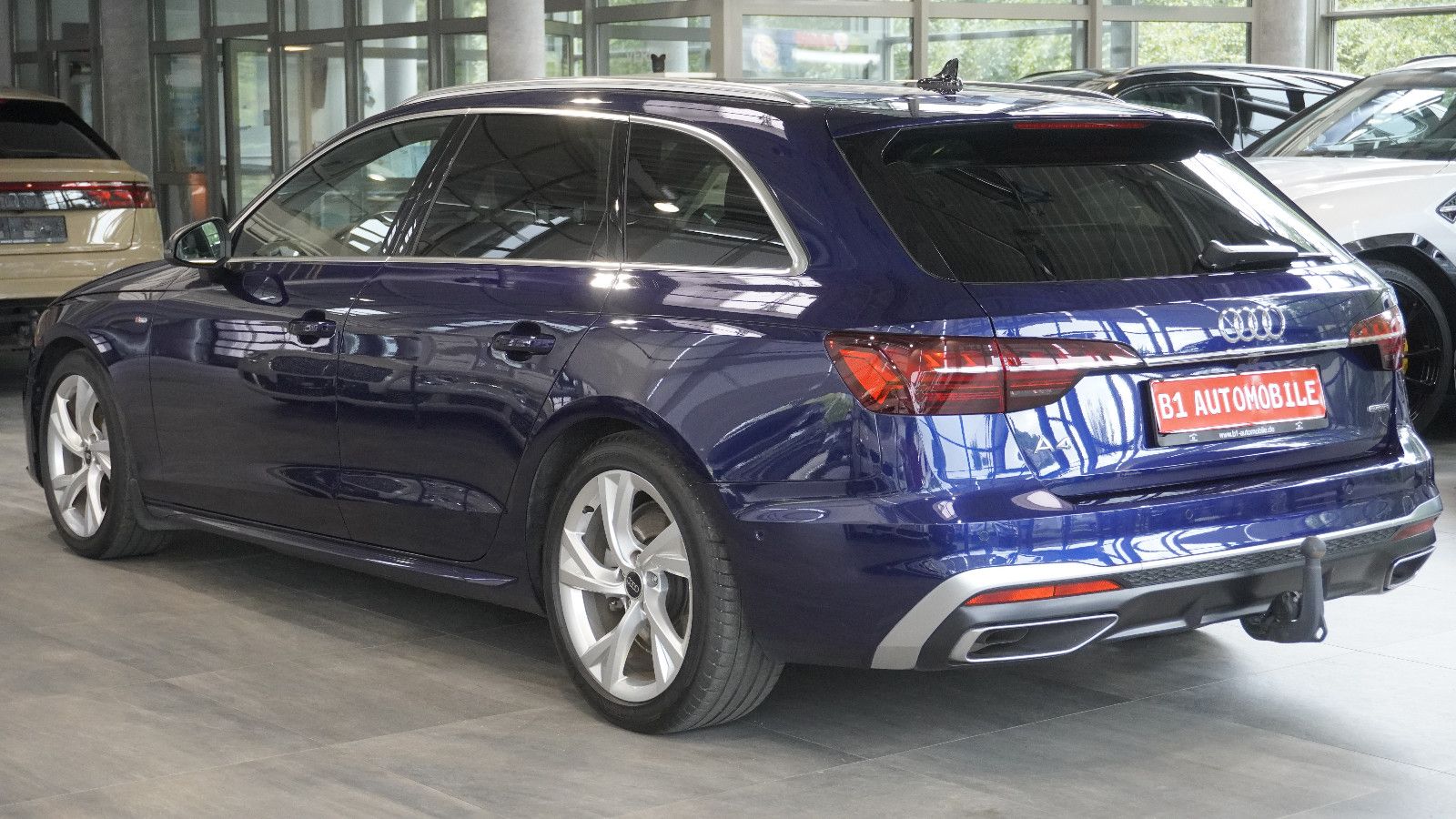 Audi A4 Avant 40 TFSI quattro S line - Samsaru's Car Outlet