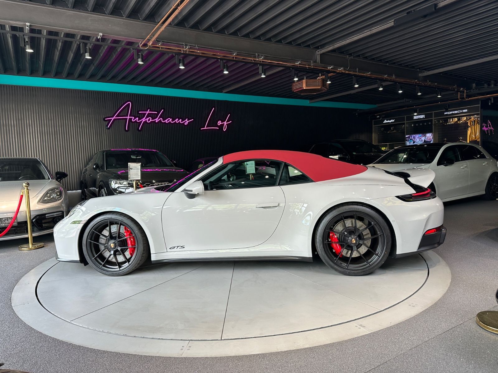 Porsche 992 911 Carrera 4 GTS T-Hyb - Samsaru's Car Outlet