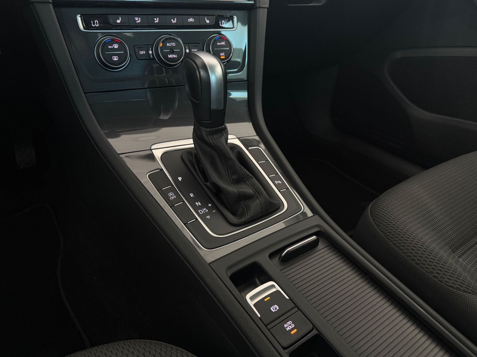 Volkswagen Golf VII Comfortline - Samsaru's Car Outlet