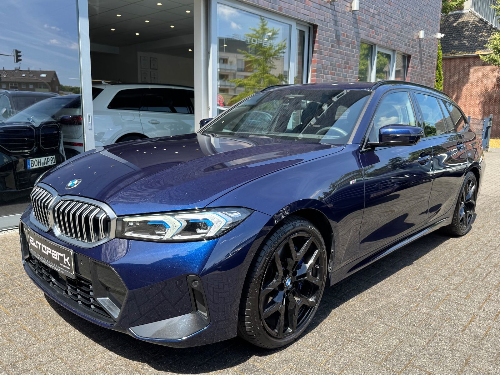 BMW 320d T xDrive M Sport Innovation AHK HUD 360 19"