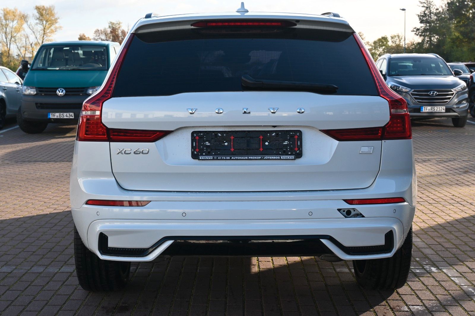 Volvo XC60 R Design PHEV - Samsaru's Car Outlet