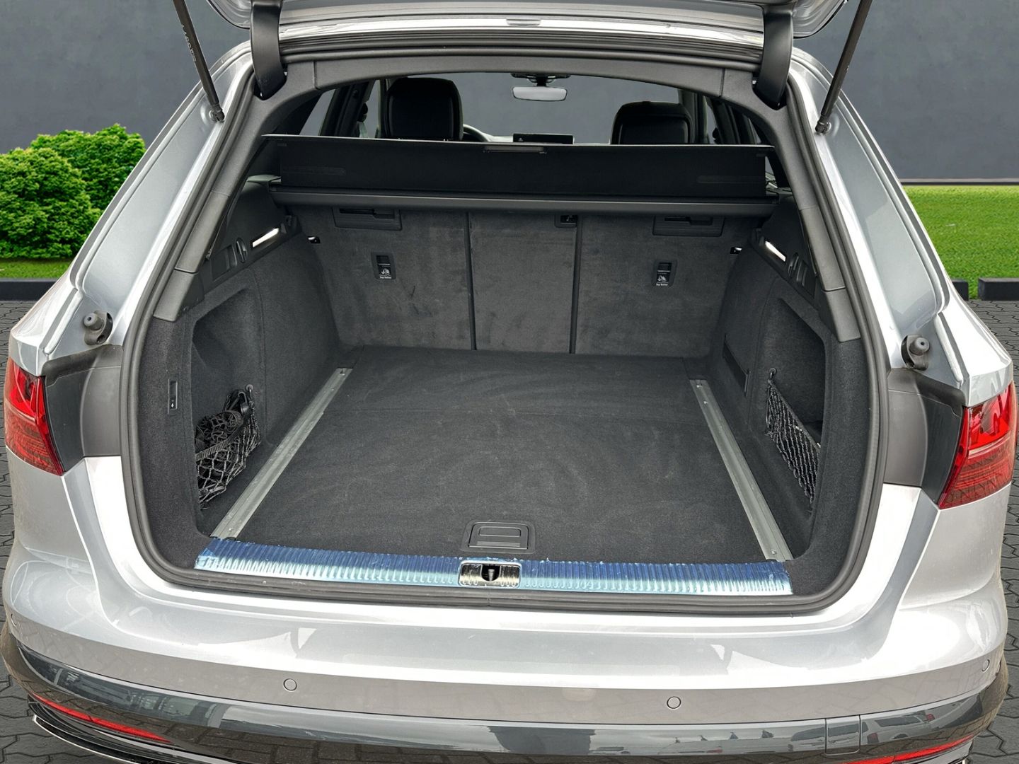 Audi A4 allroad 40 TDIquattro StandHZG AHK-klappbar N