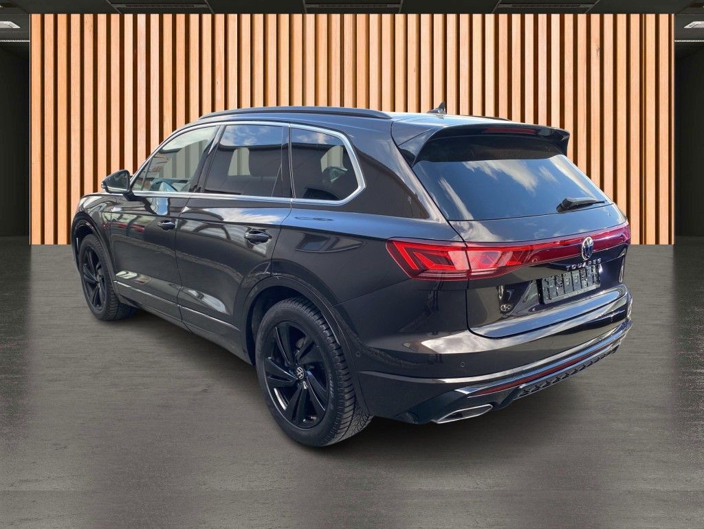 Volkswagen Touareg 3.0 TSI 4Motion R-Line - Samsaru's Car Outlet