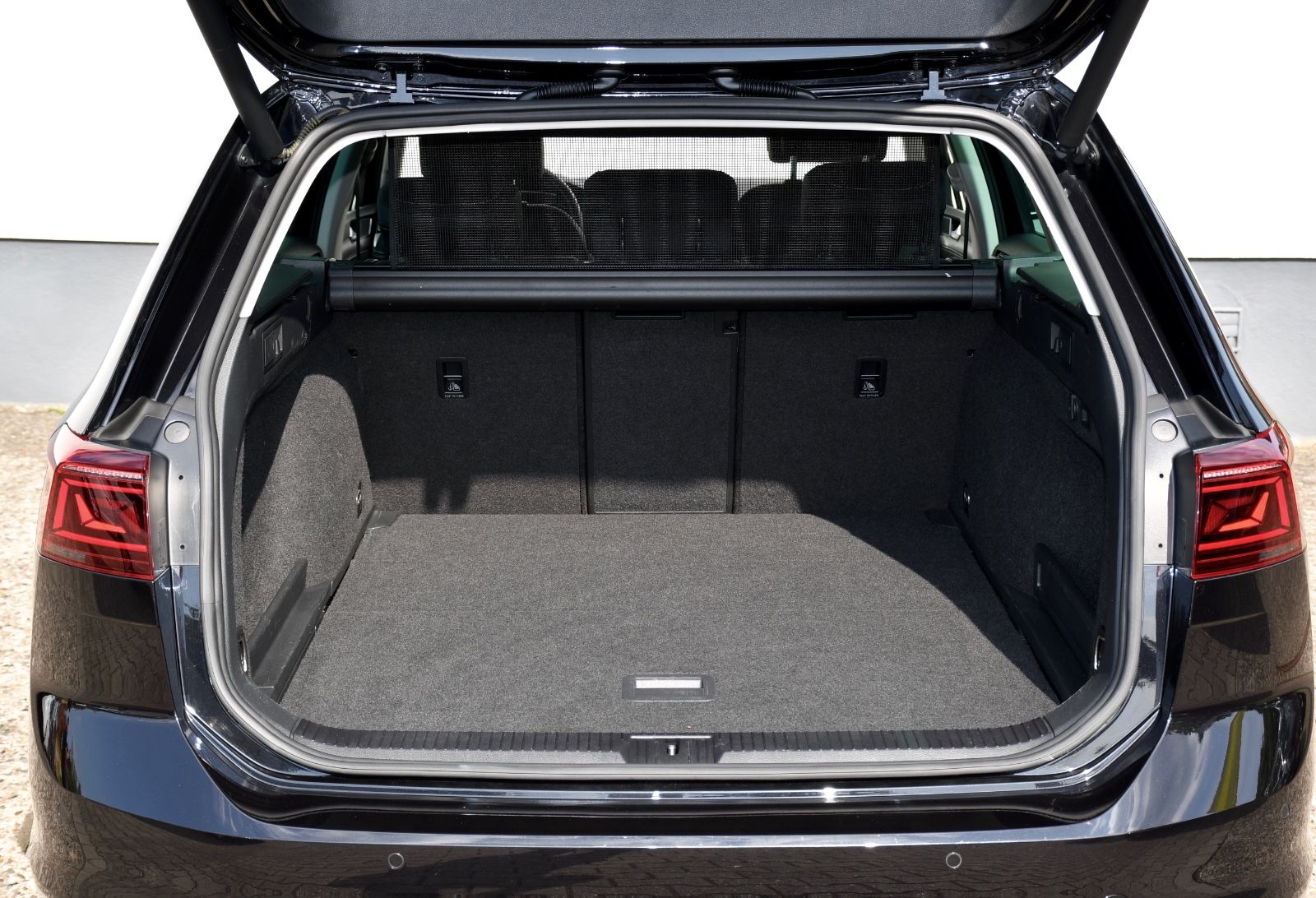 Volkswagen Passat Var Elegance - Samsaru's Car Outlet